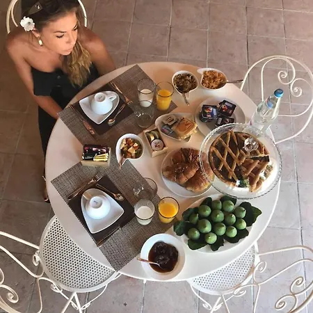 Alojamento de Acomodação e Pequeno-almoço La Corte 3*